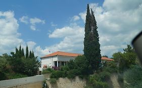 Makrinari Tis Pano Geitonias
